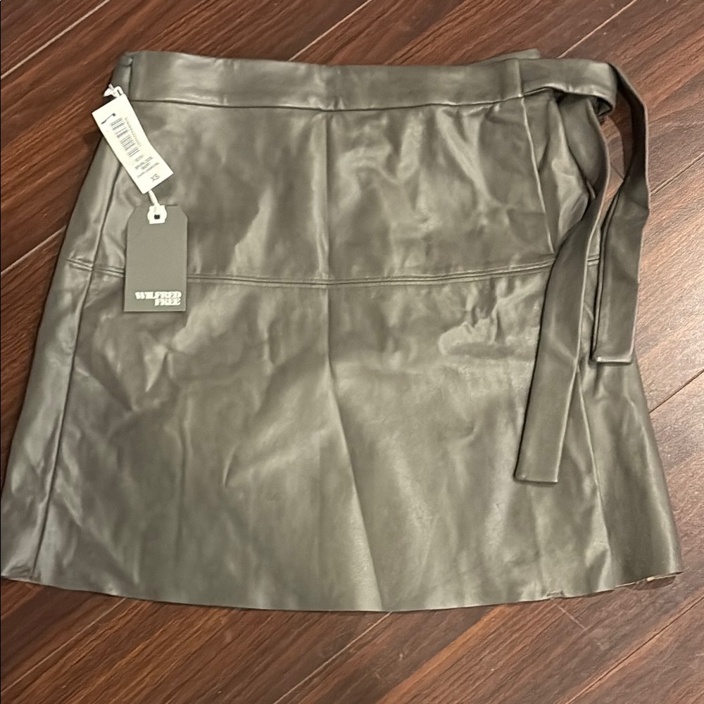 (D23) Aritzia Wilfred Faux Leather Wrap Skirt Spurlock dark charcoal - Sz. XS